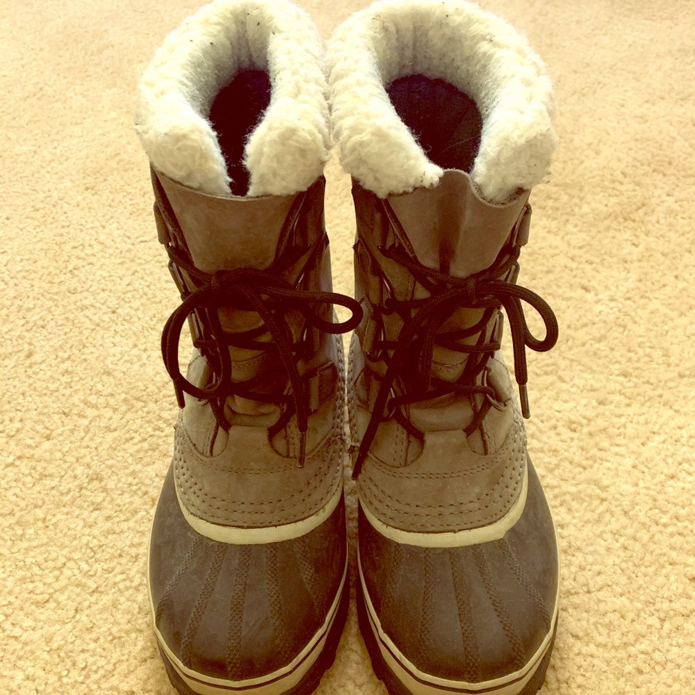 Sorel Women’s Caribou Boots in EUC